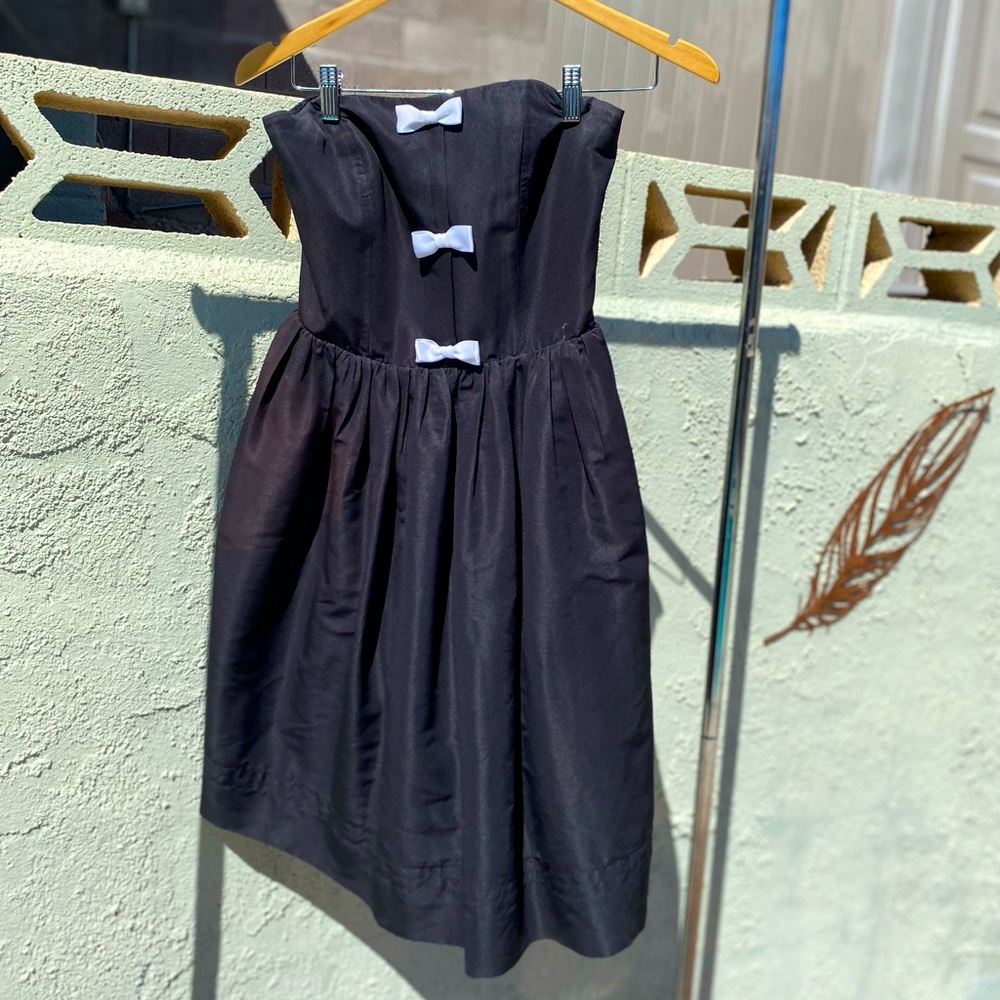 Black short strapless Women’s dress. Homecoming/special occasion.
